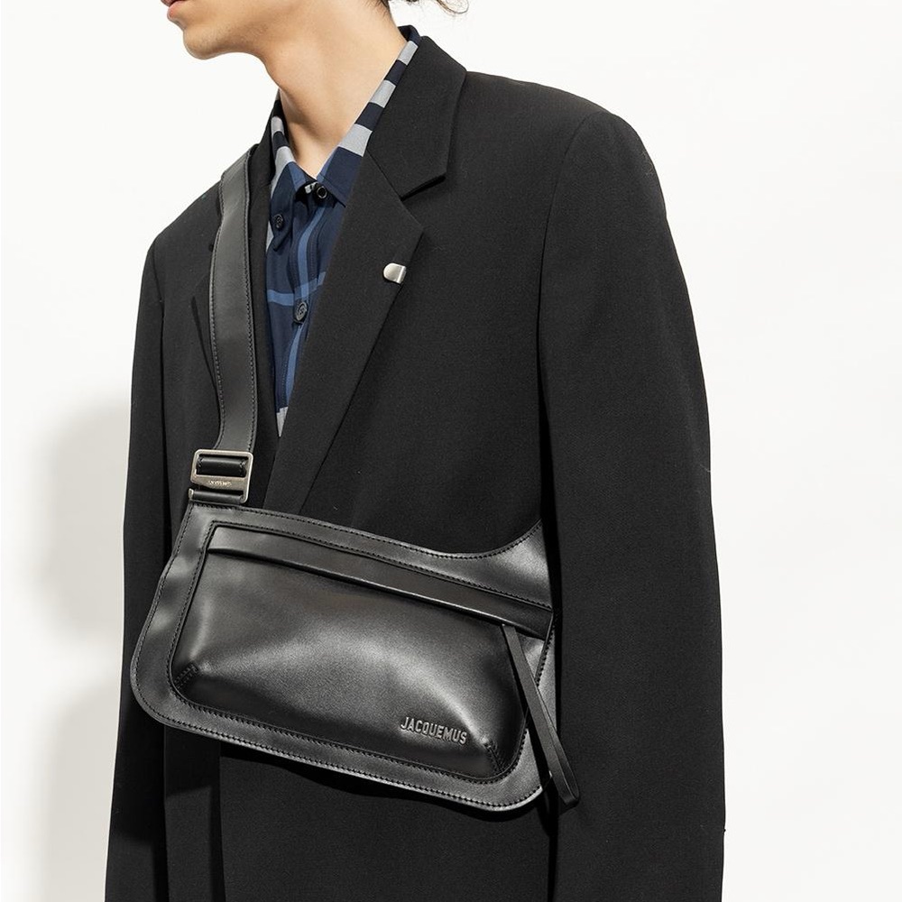 Jacquemus La Banane Gardian Bag in Black